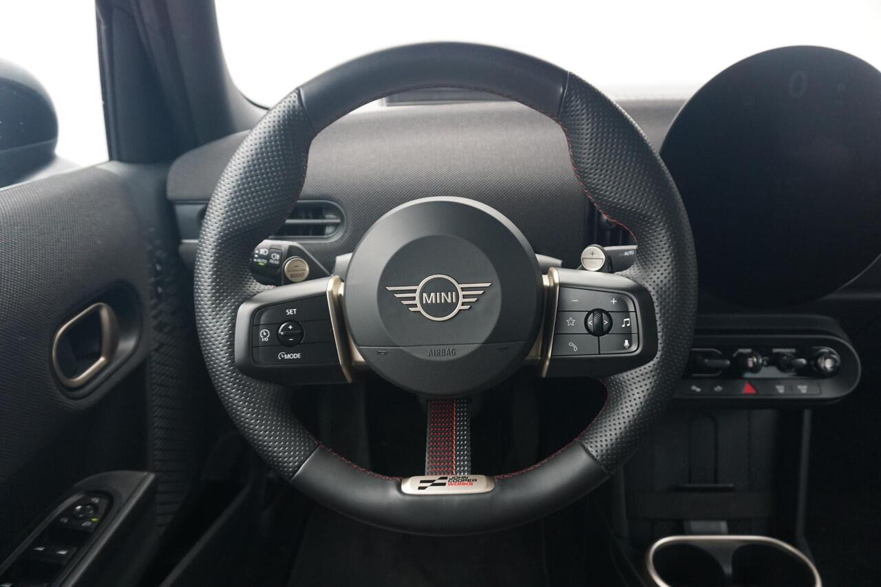 Mini COOPER 5-deurs | John Cooper Works Trim | Pakket M | Panoramadak | Head-Up Display | Driving Assistant | Comfort Access