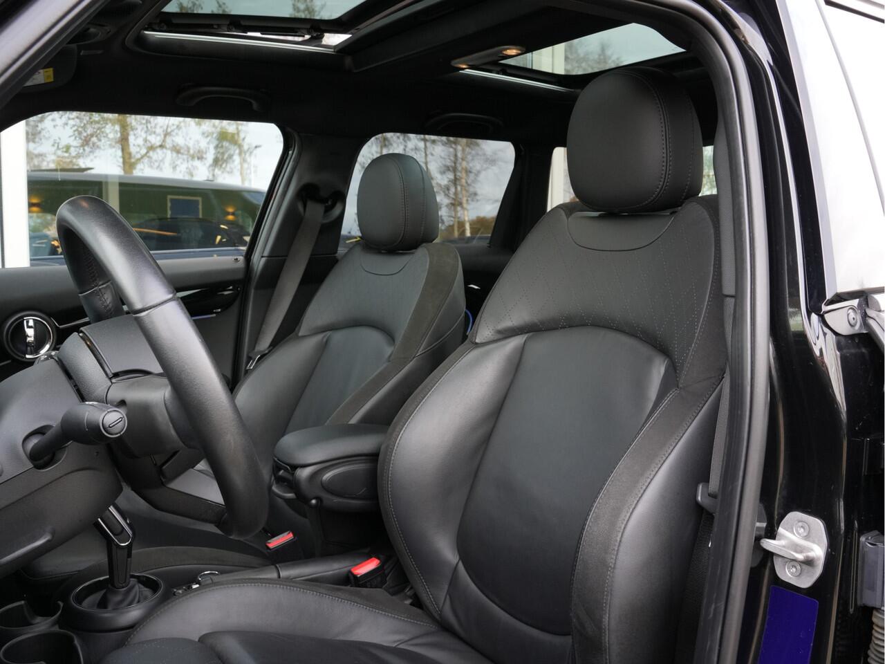Mini COOPER Mini 1.5 Automaat Business Edition | Navigatie | Pano | LED | Leer | Climate Control