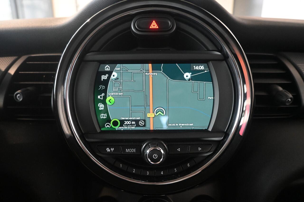 Mini COOPER Mini 1.5 Airco Navigatie LED Rijklaarprijs Inruil Mogelijk!