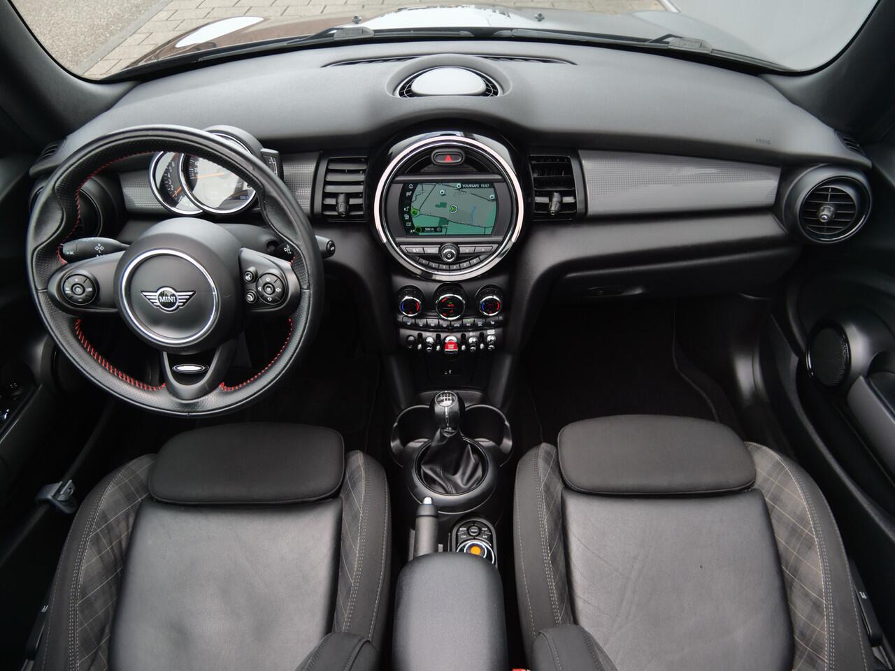 Mini COOPER Mini Cabrio 1.5 136pk Chili Stoelverwarming / Navigatie / Parkeersensoren