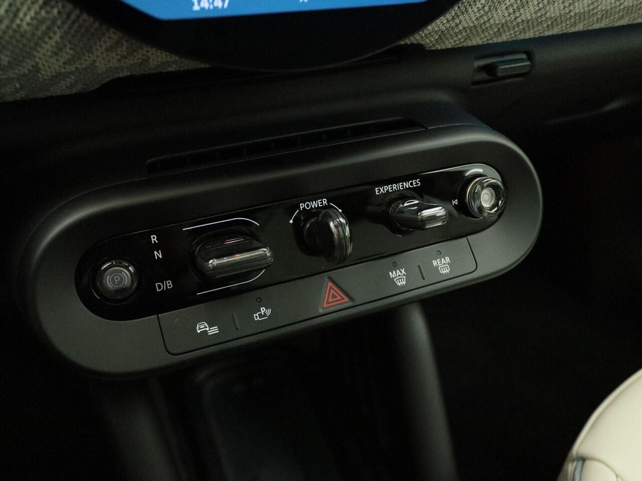 Mini COOPER 3-Deurs E Pakket L + Glazen panoramadak + Parking Assistant Plus + Harman Kardon + Elektrisch verwarmde voorstoelen + Comfort Access + 18''