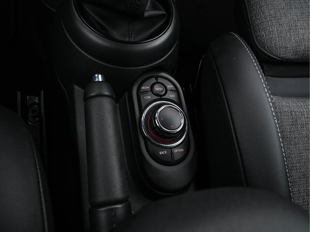 Mini COOPER Mini 1.5 Business Edition (INCL-BTW) *LEATHER-FABRIC | FULL-LED | DIGI-COCKPIT | SPORT-SEATS | AMBIENT-LIGHT | NAVI-FULLMAP | DAB+ | AIRCO | CRUISE | PDC | 16''ALU*