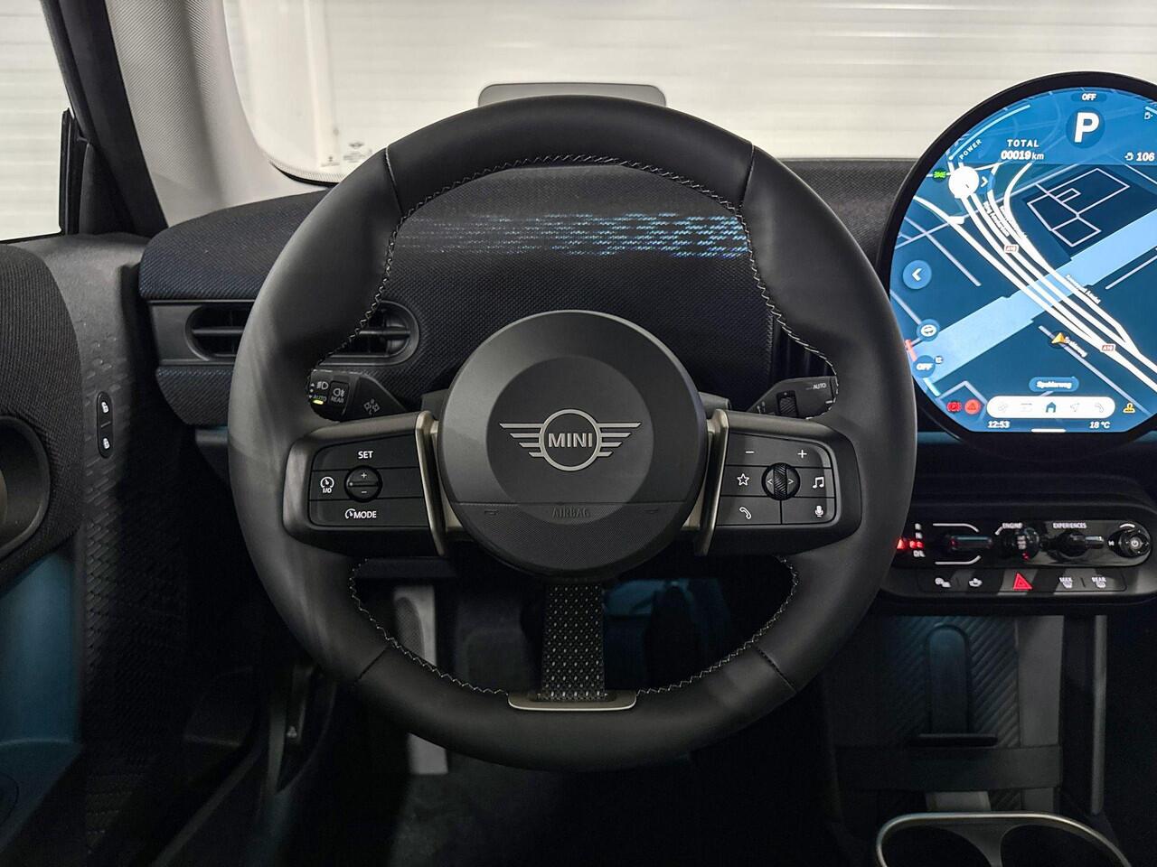 Mini COOPER C | Classic Uitvoering | Pakket M | Panorama dak | 17 inch Parallel Spoke 2-tone