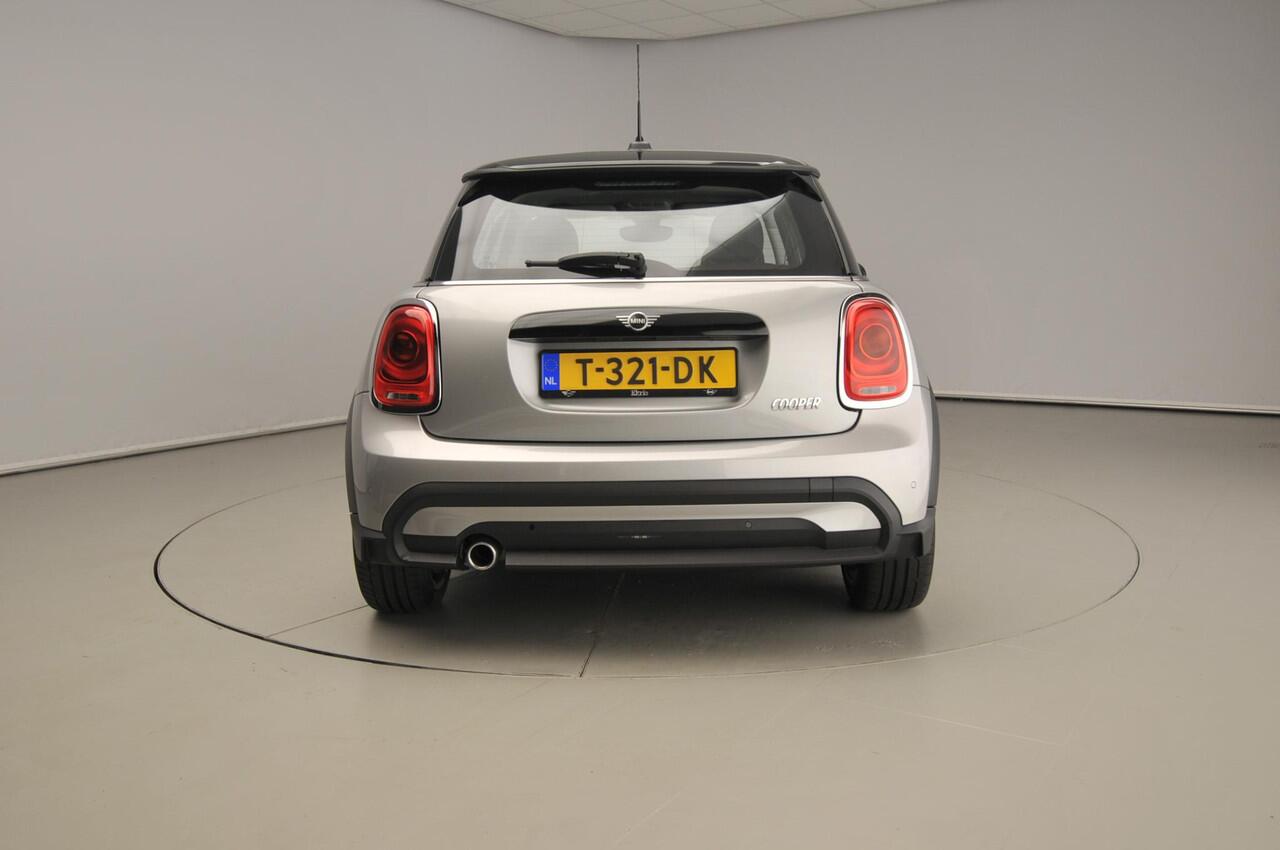 Mini COOPER 3-deurs Handgeschakeld / LED / DAB / PDC / Climate / Cruise / Navi / Alu wielen 17 inch