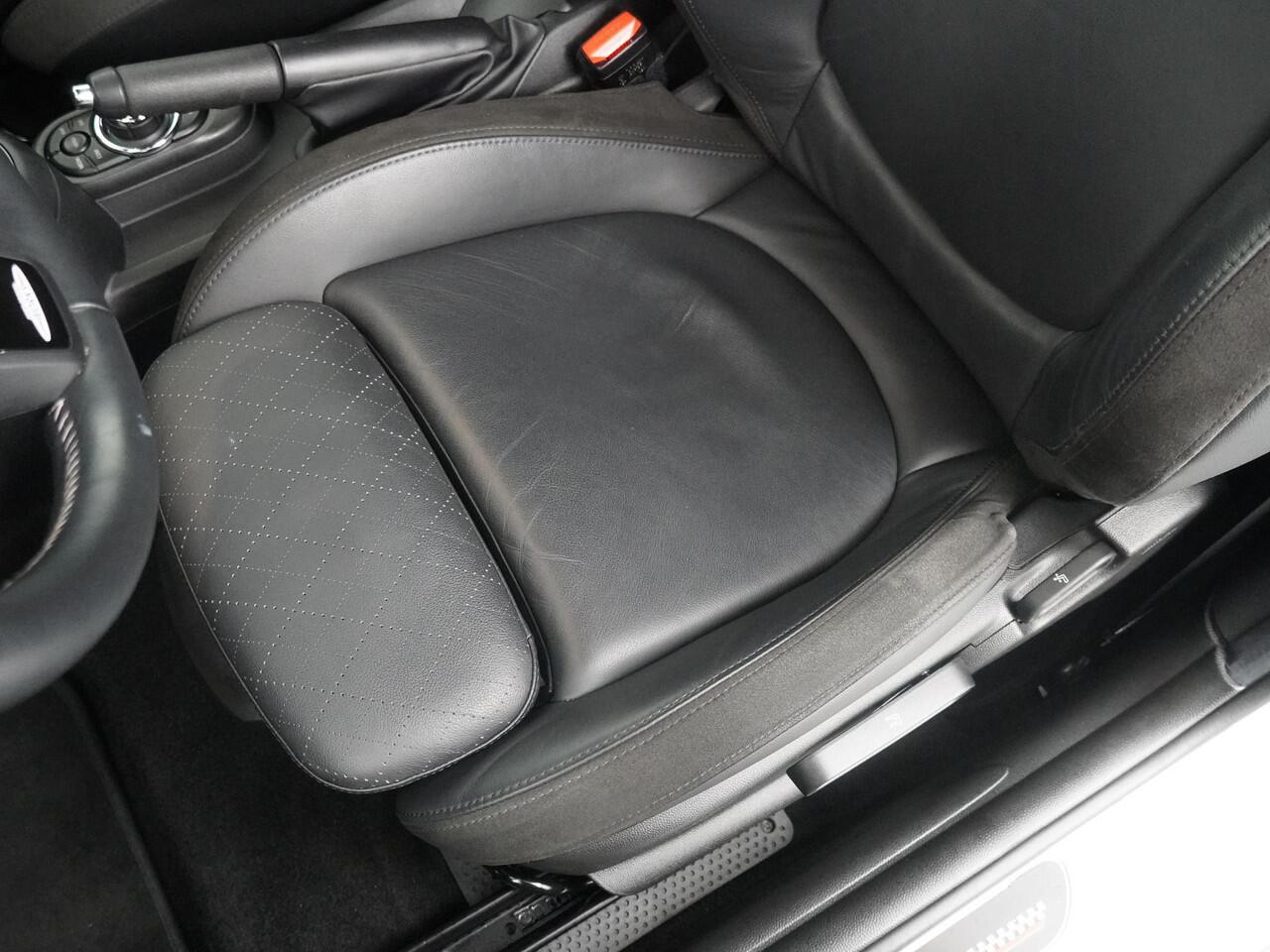 Mini COOPER 3-deurs JCW pakket | Cruise | Achteruitrijcamera | Stoelverwarming | Comforttoegang |