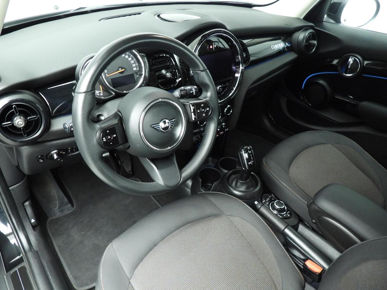 Mini COOPER 5-deurs Automaat / PDC / Climate / Cruise / LED / Alu wielen 16 inch