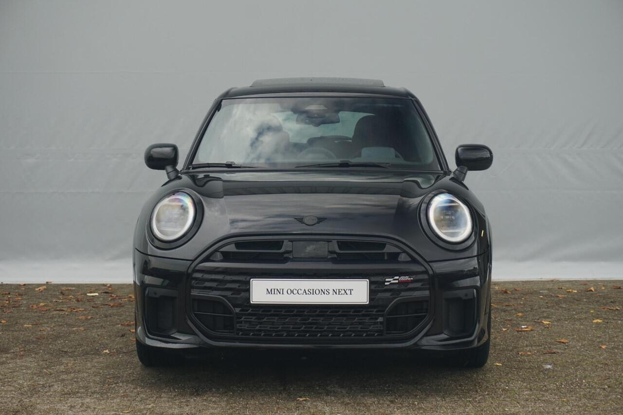 Mini COOPER 5-deurs | John Cooper Works Trim | Pakket M | Panoramadak | Head-Up Display | Driving Assistant | Comfort Access