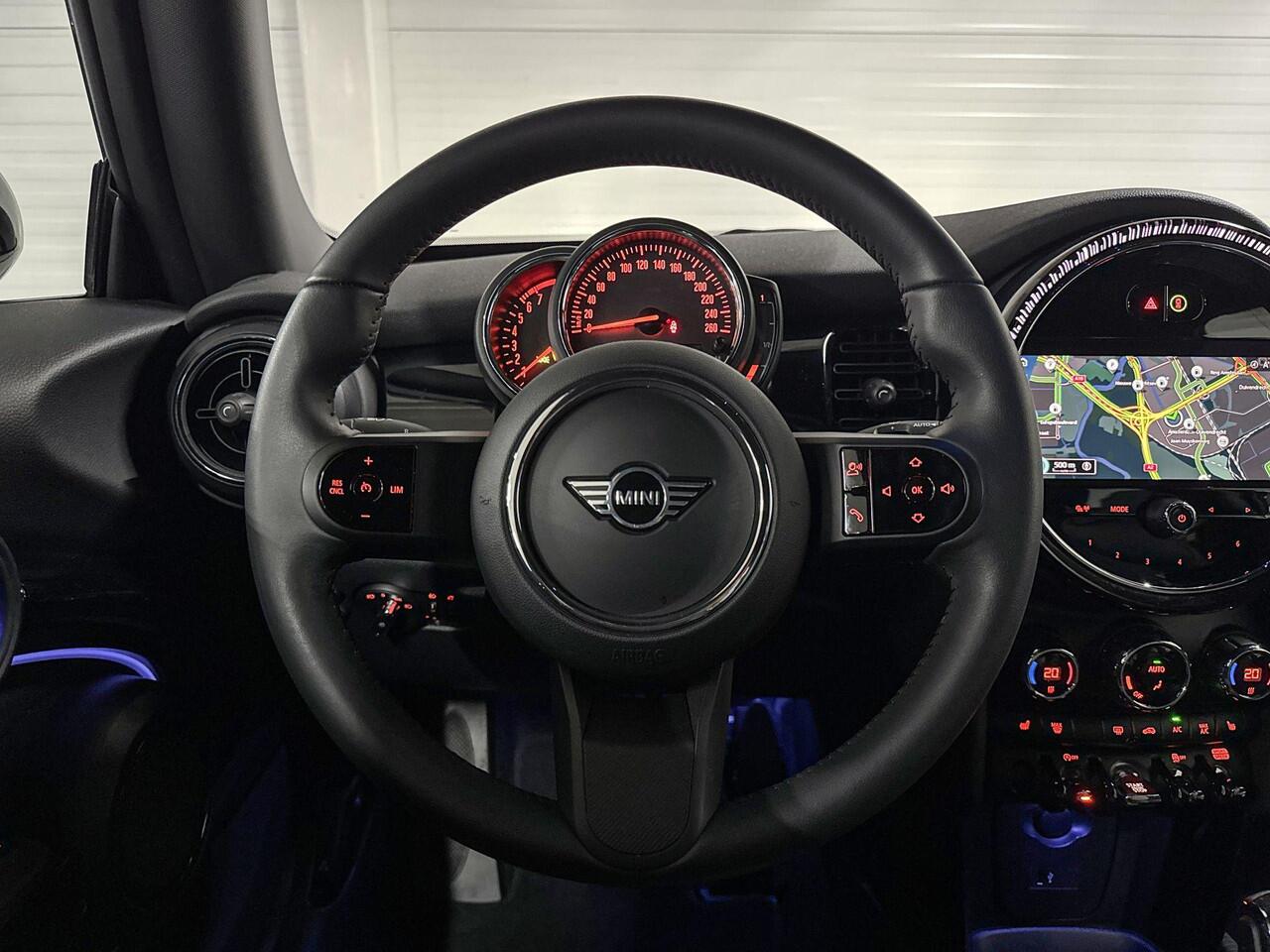 Mini COOPER 3-deurs Camden Edition | Stoelverwarming | Achteruitrijcamera | Apple Carplay | Selections