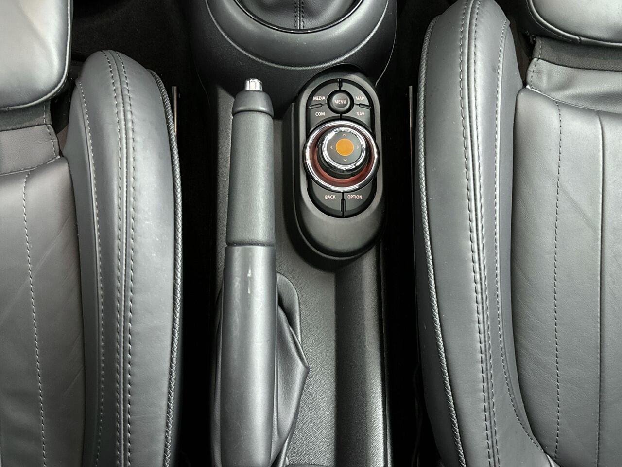 Mini COOPER Mini 1.5 Dalston Edition 136PK | John Cooper Works Pakket | Harman Kardon | Panorama-dak | Dealeronderhouden | MINI Yours Enigmatic Black