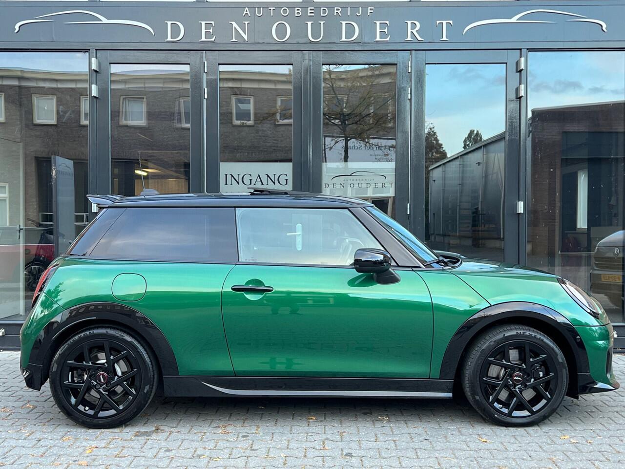 Mini COOPER Mini 1.5 C John Cooper Works M / PANO / JCW / CARPLAY