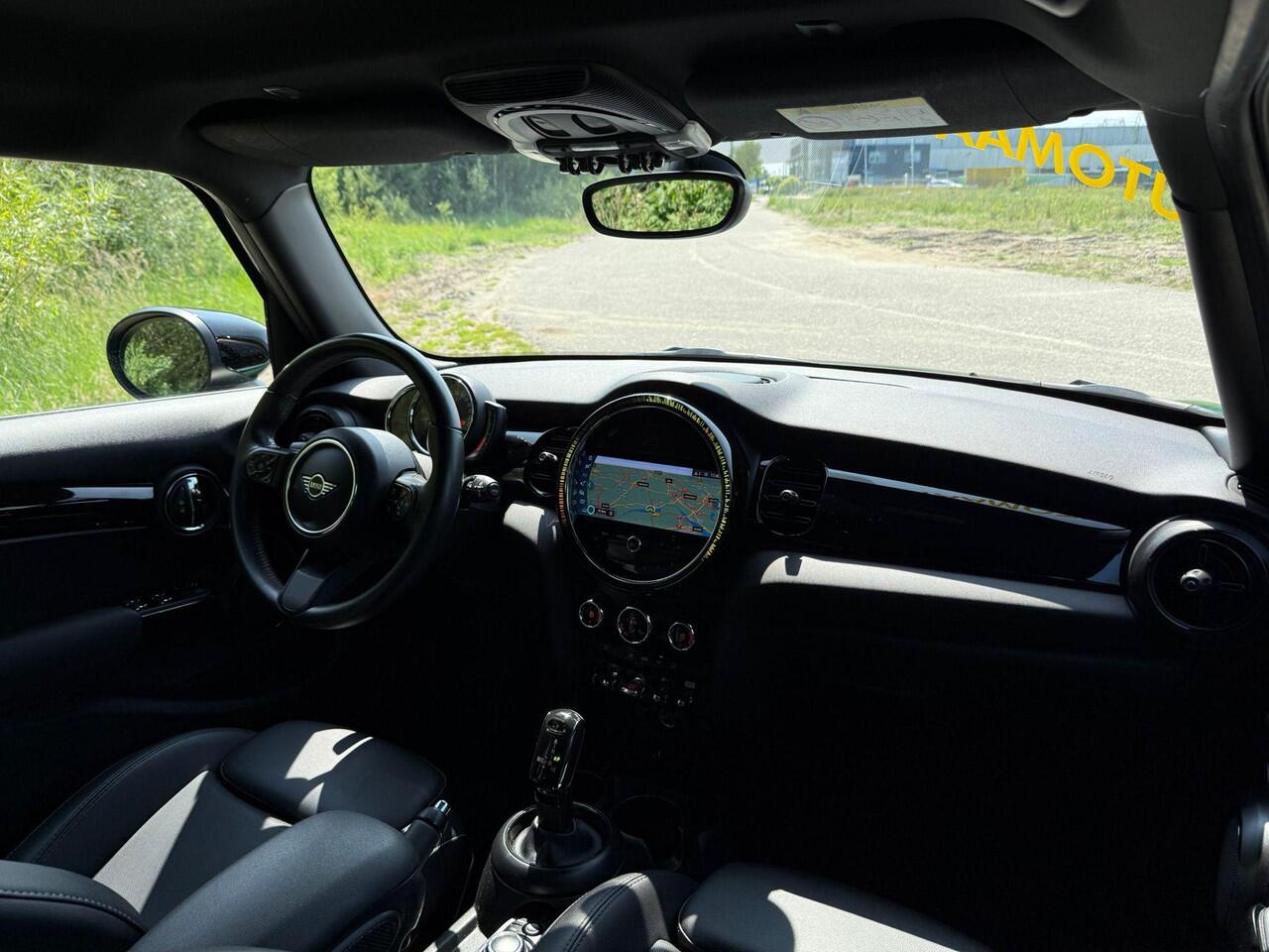 Mini COOPER 1.5 Business Edition *Automaat & Navigatie*