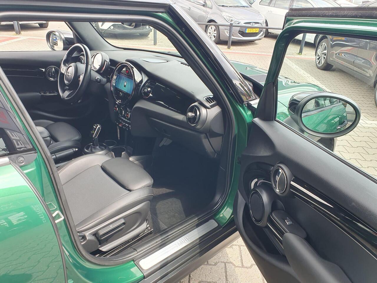 Mini COOPER 1.5 Business Edition *Automaat & Navigatie*