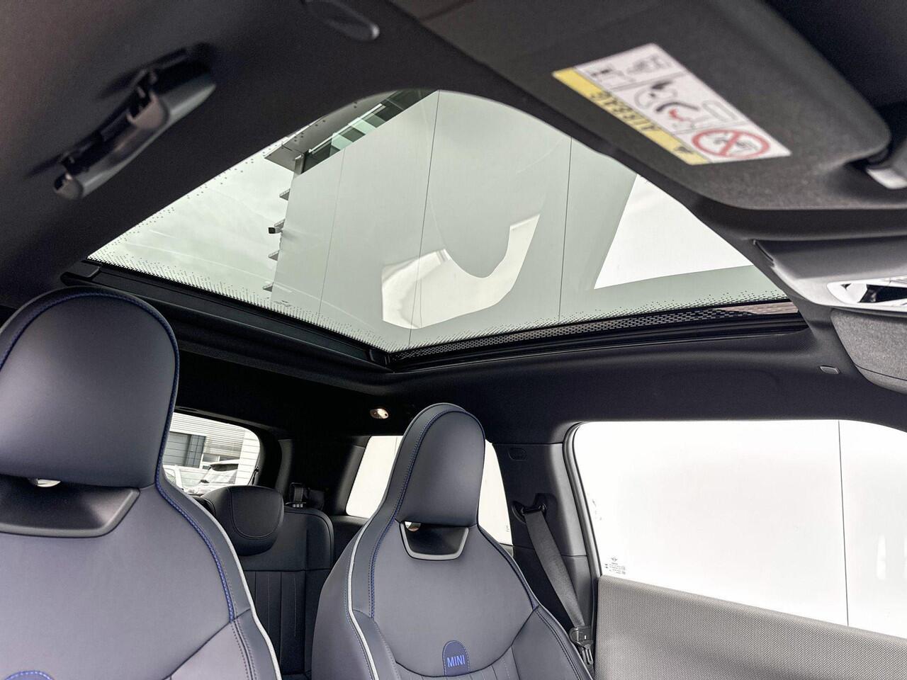 Mini COOPER E Favoured M 40.7 kWh / Selections