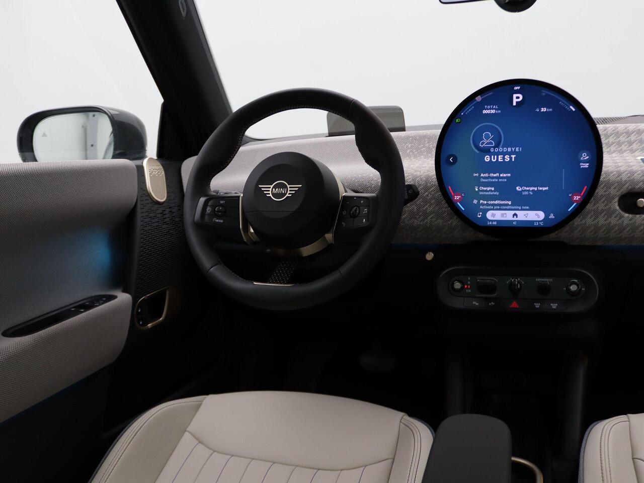 Mini COOPER 3-Deurs E Pakket L + Glazen panoramadak + Parking Assistant Plus + Harman Kardon + Elektrisch verwarmde voorstoelen + Comfort Access + 18''