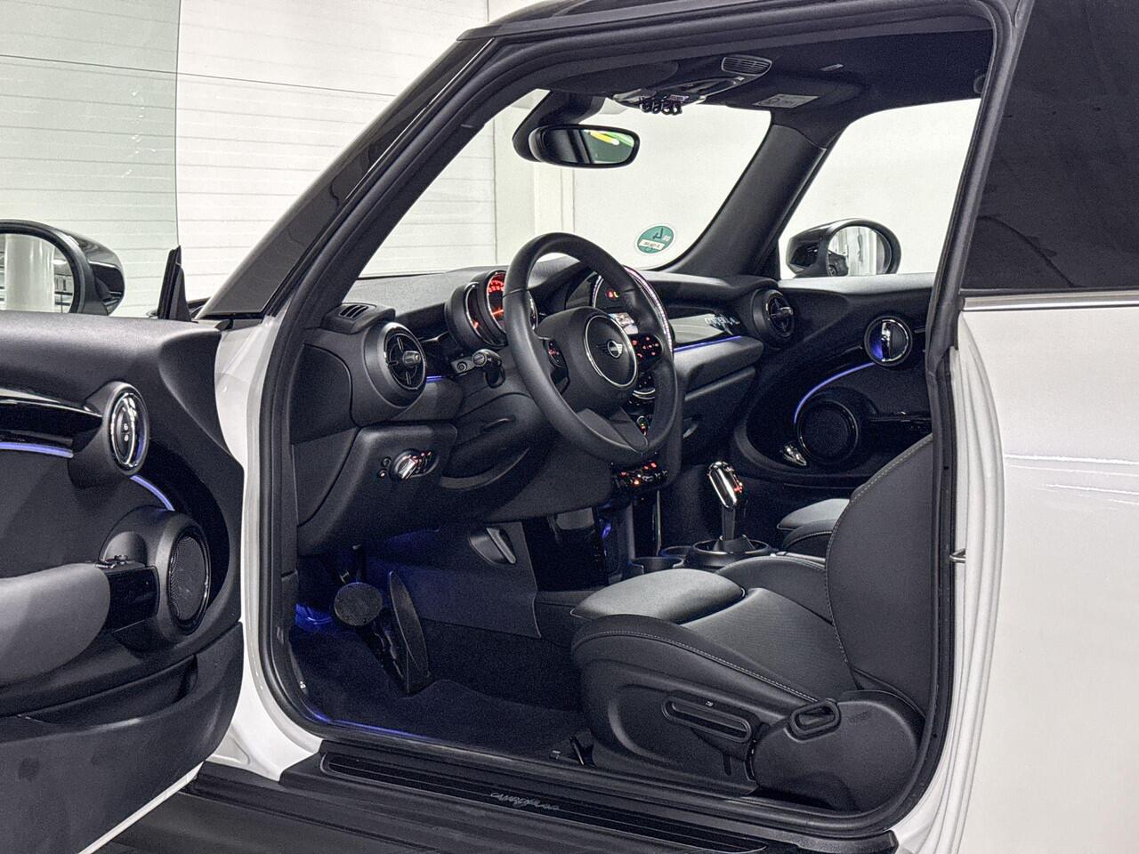 Mini COOPER 3-deurs Camden Edition | Stoelverwarming | Achteruitrijcamera | Apple Carplay | Selections