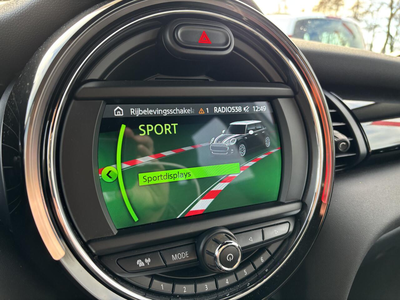 Mini COOPER Mini 1.5 Chili Automaat Full LED / Sportinterieur / Carplay