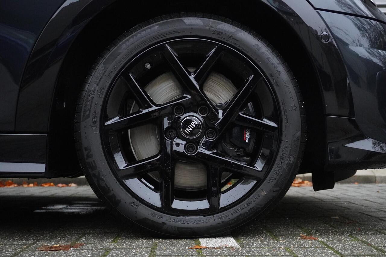 Mini COOPER 3-deurs C John Cooper Works Uitvoering | Pakket XL | Glazen panoramadak | Driving Assistant Plus | Parking Assistant Plus | HIFI System Harman Kardon