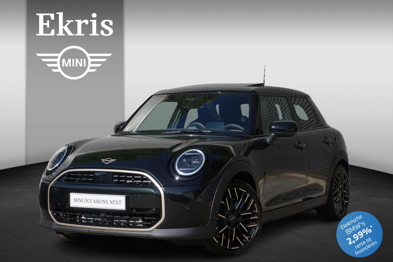 Mini COOPER 5-deurs C Favoured Trim | Pakket M | Glazen panoramadak | Driving Assistant | MINI Head-Up Display