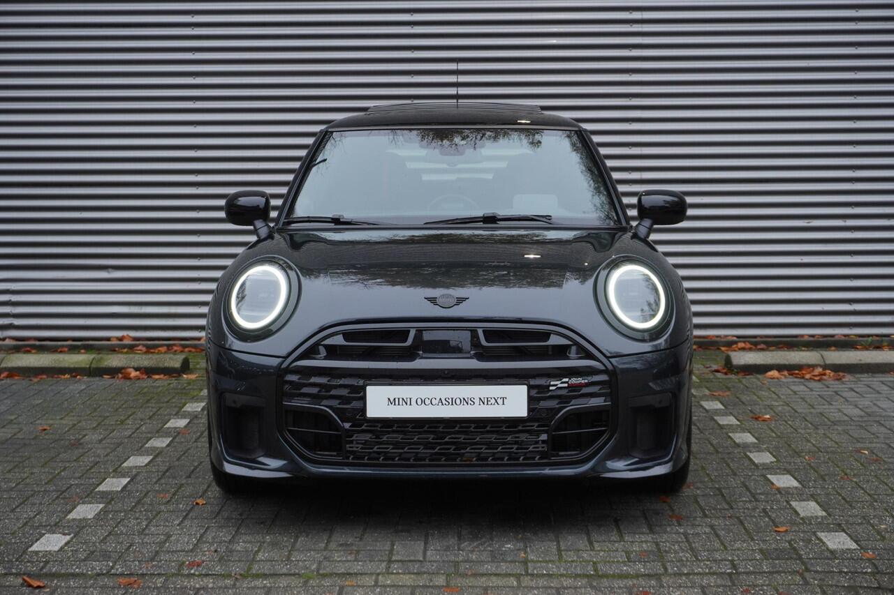 Mini COOPER 3-deurs C John Cooper Works Uitvoering | Pakket XL | Glazen panoramadak | Driving Assistant Plus | Parking Assistant Plus | HIFI System Harman Kardon