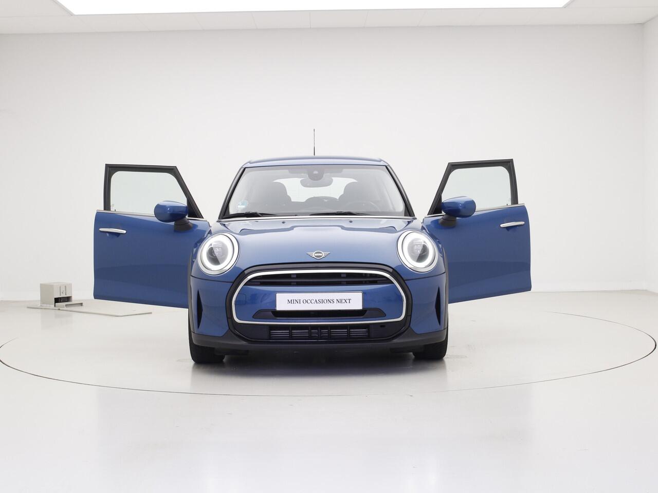 Mini COOPER 5-deurs 1.5 Classic | Navigatie | LED | PDC | Apple CarPlay | Automaat