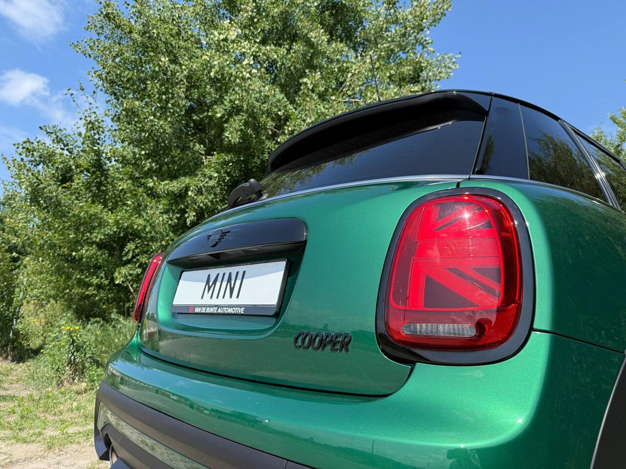 Mini COOPER 1.5 Business Edition *Automaat & Navigatie*