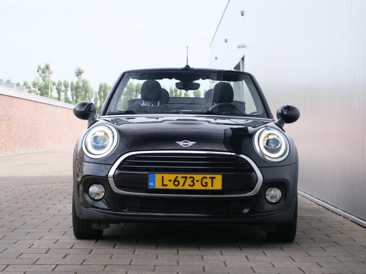 Mini COOPER Mini Cabrio 1.5 136pk Chili Stoelverwarming / Navigatie / Parkeersensoren