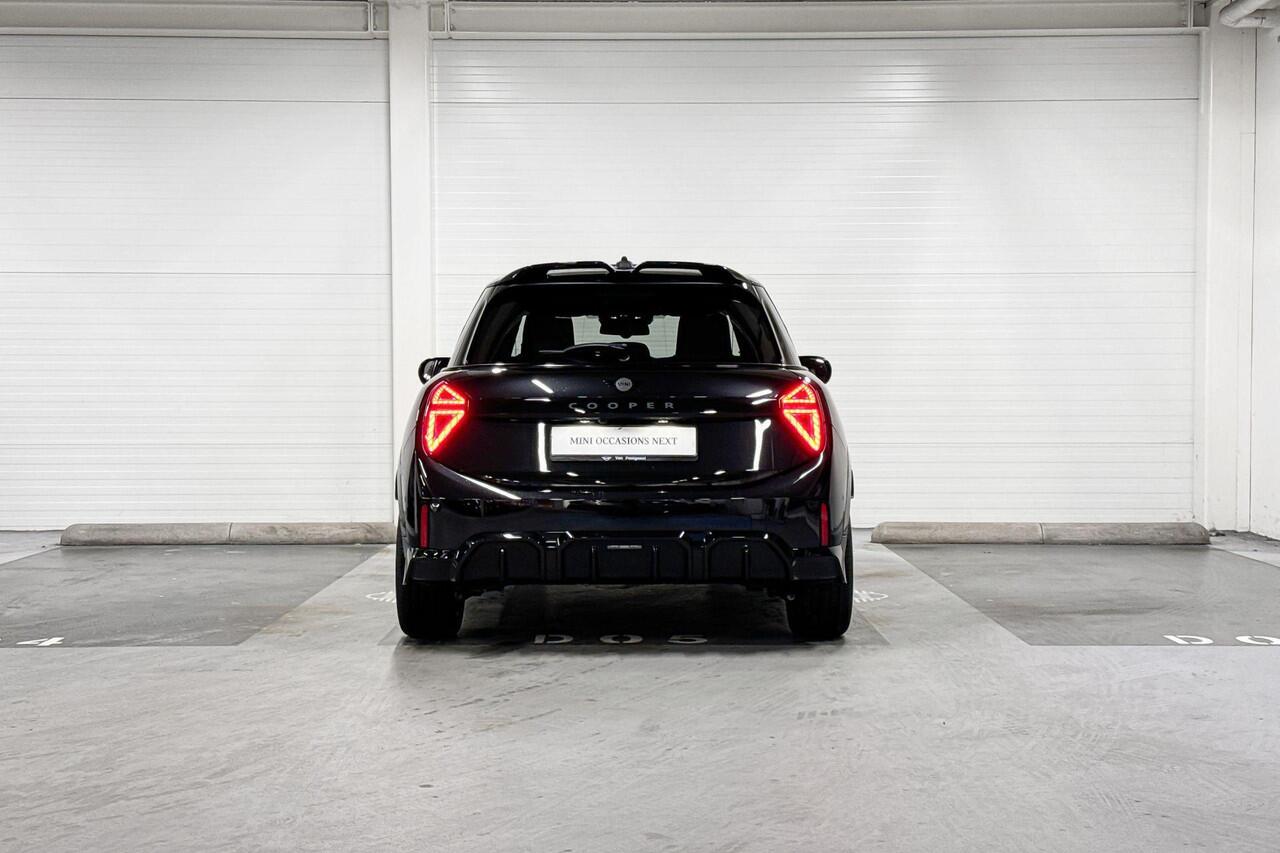 Mini COOPER 5-deurs C | John Cooper Works Uitvoering | Pakket M | 17" John Cooper Works Sprint Spoke black | Selections