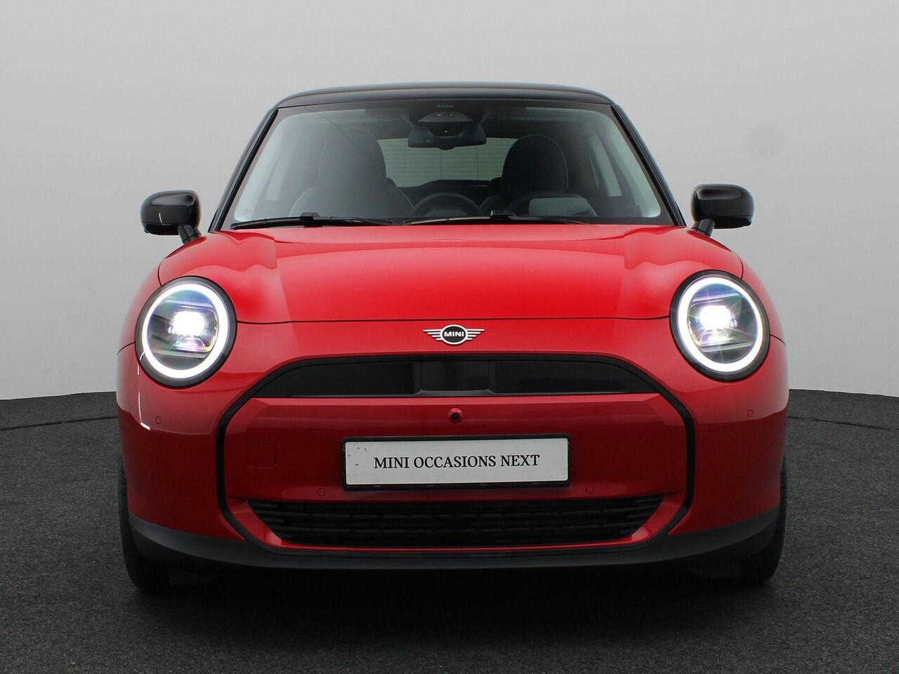 Mini COOPER 3-Deurs E Pakket L + Glazen panoramadak + Parking Assistant Plus + Harman Kardon + Driving Assistant+ Comfort Access + Led + 19''