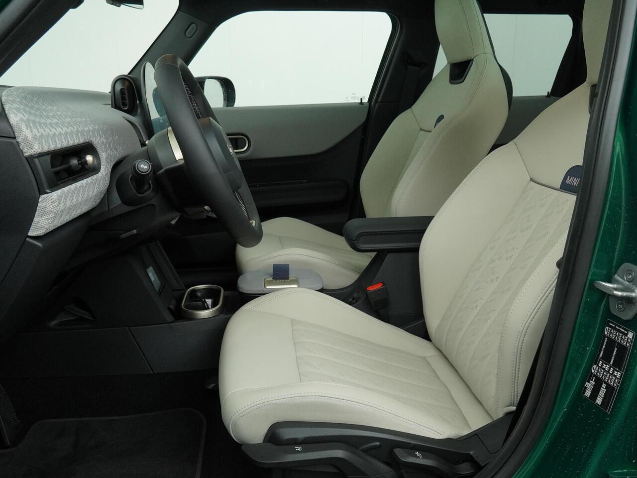 Mini COOPER 5-deurs C Favoured L |Elektrisch Panoramadak|Harman Kardon audio|360-graden camera