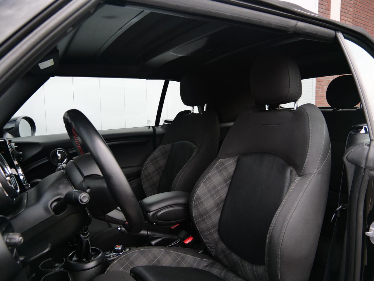 Mini COOPER Mini Cabrio 1.5 136pk Chili Stoelverwarming / Navigatie / Parkeersensoren