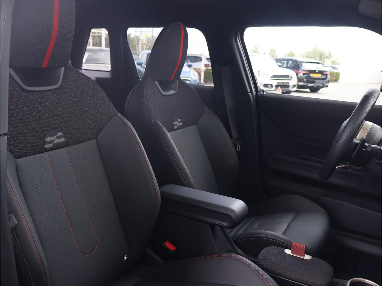 Mini COOPER Mini 1.5 C John Cooper Works M Panoramadak/ Stoelverwarming/ Stuurwielverwarming/ Comfort Access/ Head-Up