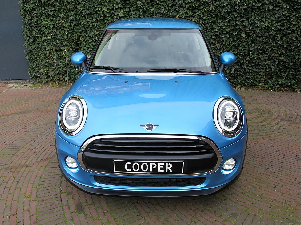 Mini COOPER 1.5 One Pepper F56 LCI met LED, Park ass., Clima, BT en 16"
