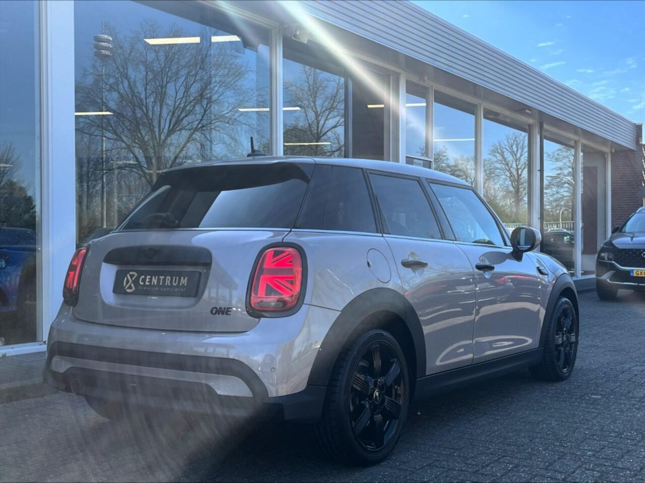 Mini COOPER ONE 5-DRS Automaat Roof top Grey