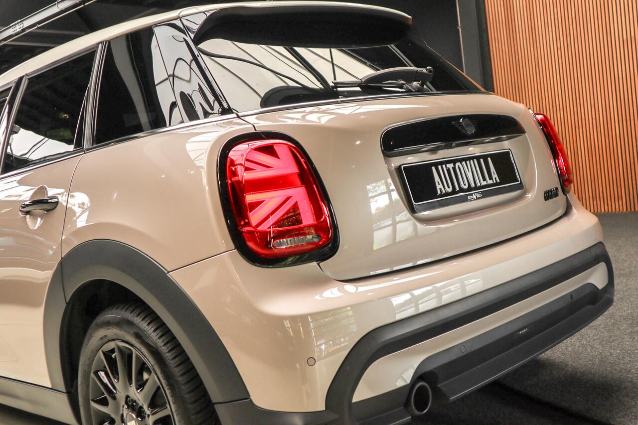 Mini COOPER Mini 1.5 Navi Leer Camera PDC Carplay Keyless Go & Entry LM velgen Zwarte binnenhemel Stoelverwarming Sportstoelen LED BTW auto!