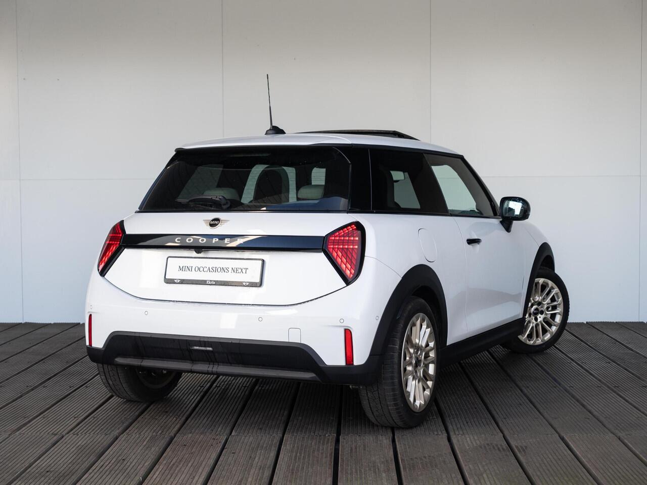 Mini COOPER 3-deurs C Favoured Trim + L Pakket