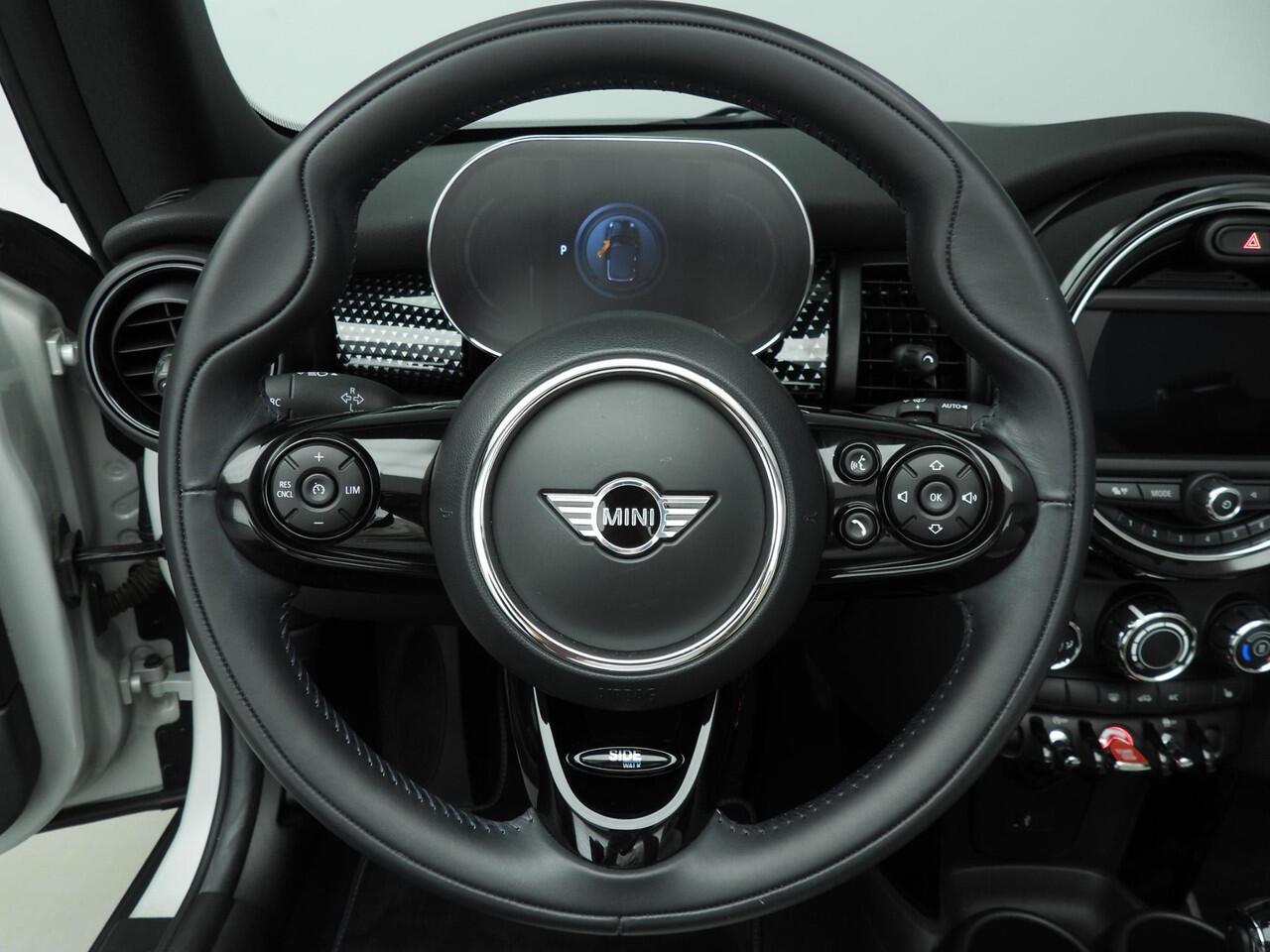 Mini COOPER Cabrio Automaat / Sportstoelen / Leder / Stoelverwarming / PDC / Cruise / Alu wielen 17 inch