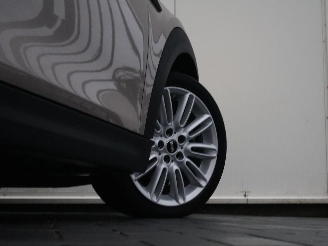 Mini COOPER Mini 1.5 Classic Sportstoelen/ Cruise Control/ LED-koplampen/ Navigatie/ Parkeer sensoren voor-achter