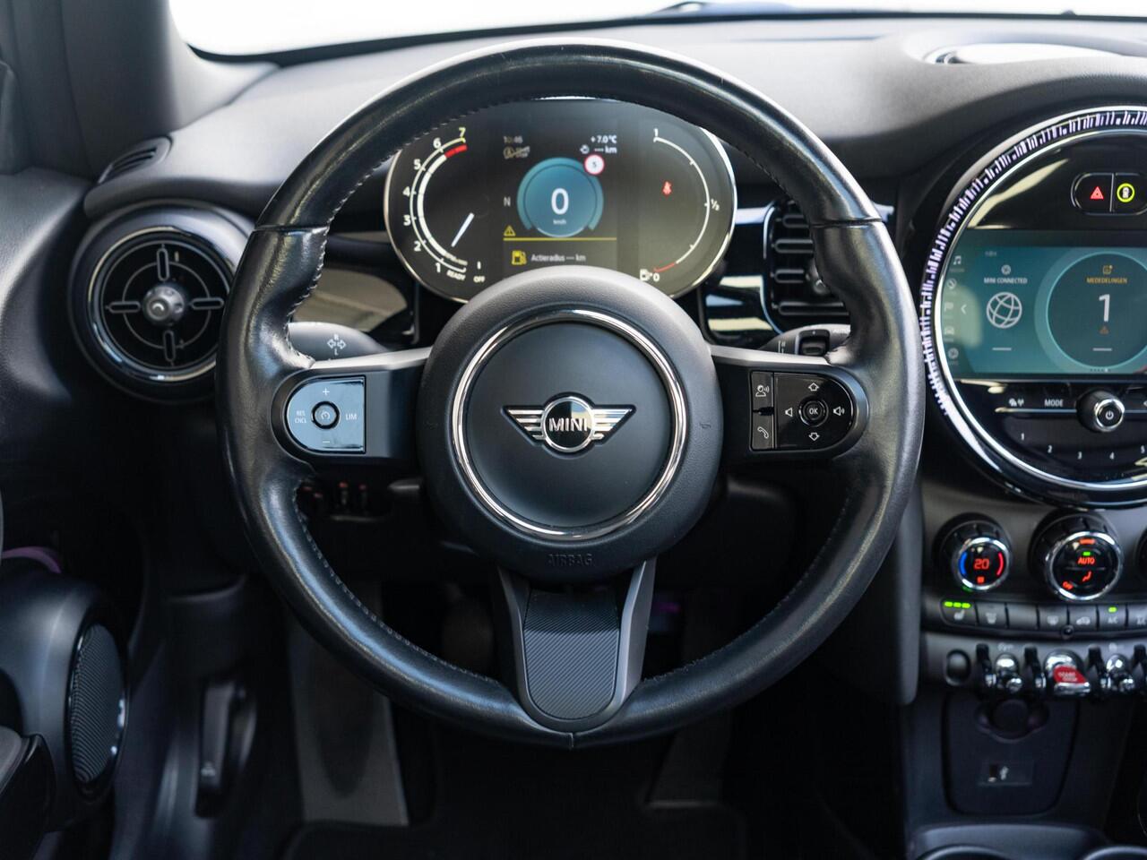 Mini COOPER 3-deurs Glazen Panoramadak + Stuur- en stoelverwarming + Achteruitrijcamera + Comfort Access