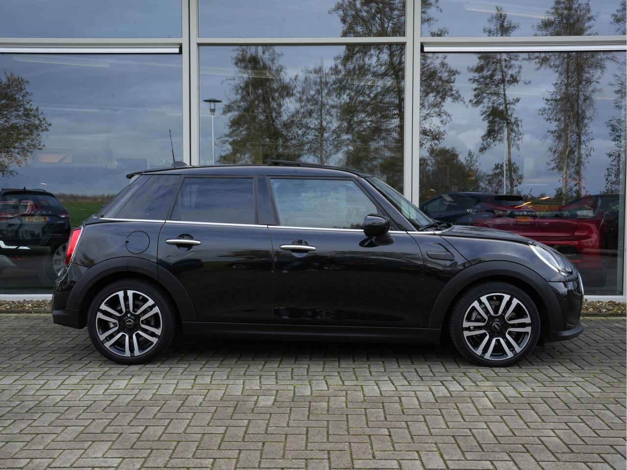 Mini COOPER Mini 1.5 Automaat Business Edition | Navigatie | Pano | LED | Leer | Climate Control