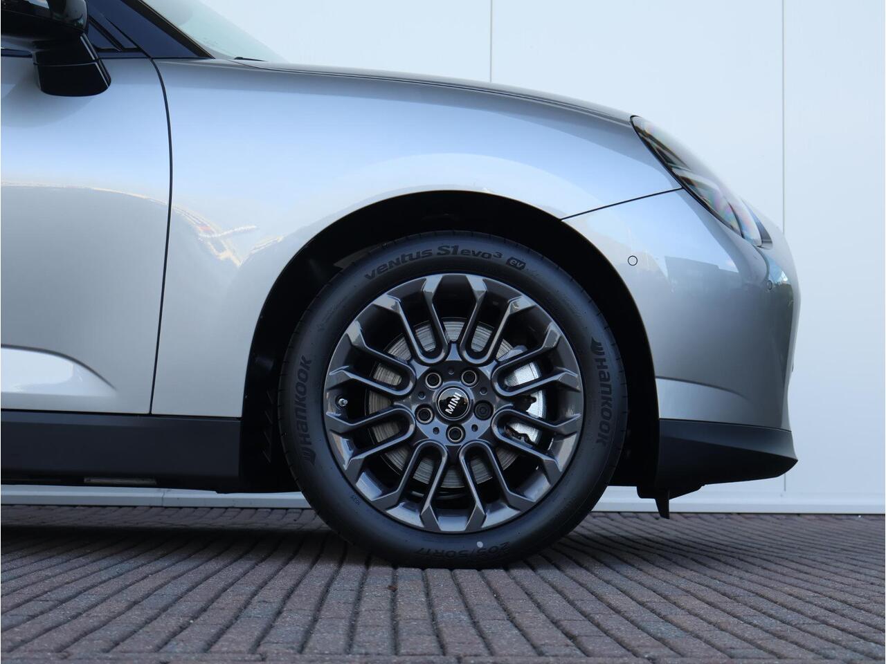 Mini COOPER Mini E Essential 40.7 kWh achteruitrijcamera/ 17"LMV/ LED-koplampen/ Nieuw