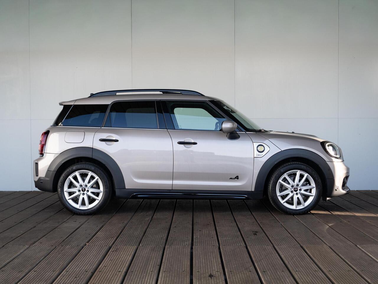 Mini COUNTRYMAN Cooper S E ALL4 John Cooper Works + Glazen panoramadak + Achteruitrijcamera + Comfort Access + Harman-Kardon