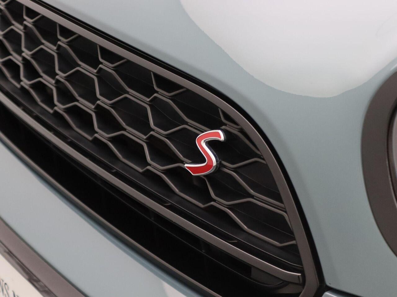 Mini COUNTRYMAN Cooper S Classic + Comfort Plus Pakket + Driving Assistant Pakket + Stuurwielrand Verwarmd + Panoramadak + Sportstoelen + LED + 18''