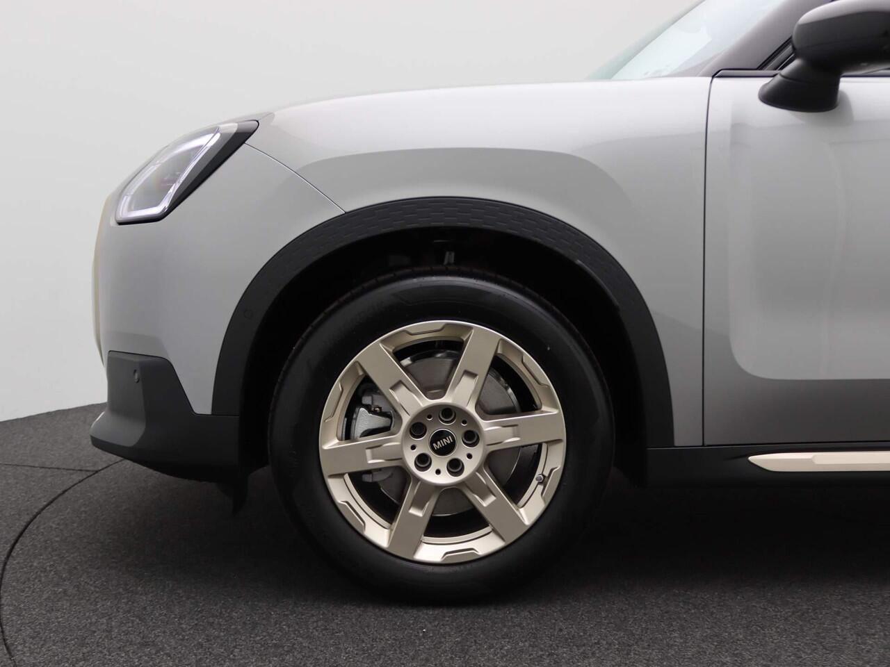 Mini COUNTRYMAN C | Favoured Trim + Package L + Glazen panoramadak + Harman Kardon + Driving Assistant Plus + Driving Assistant + Comfort Acces