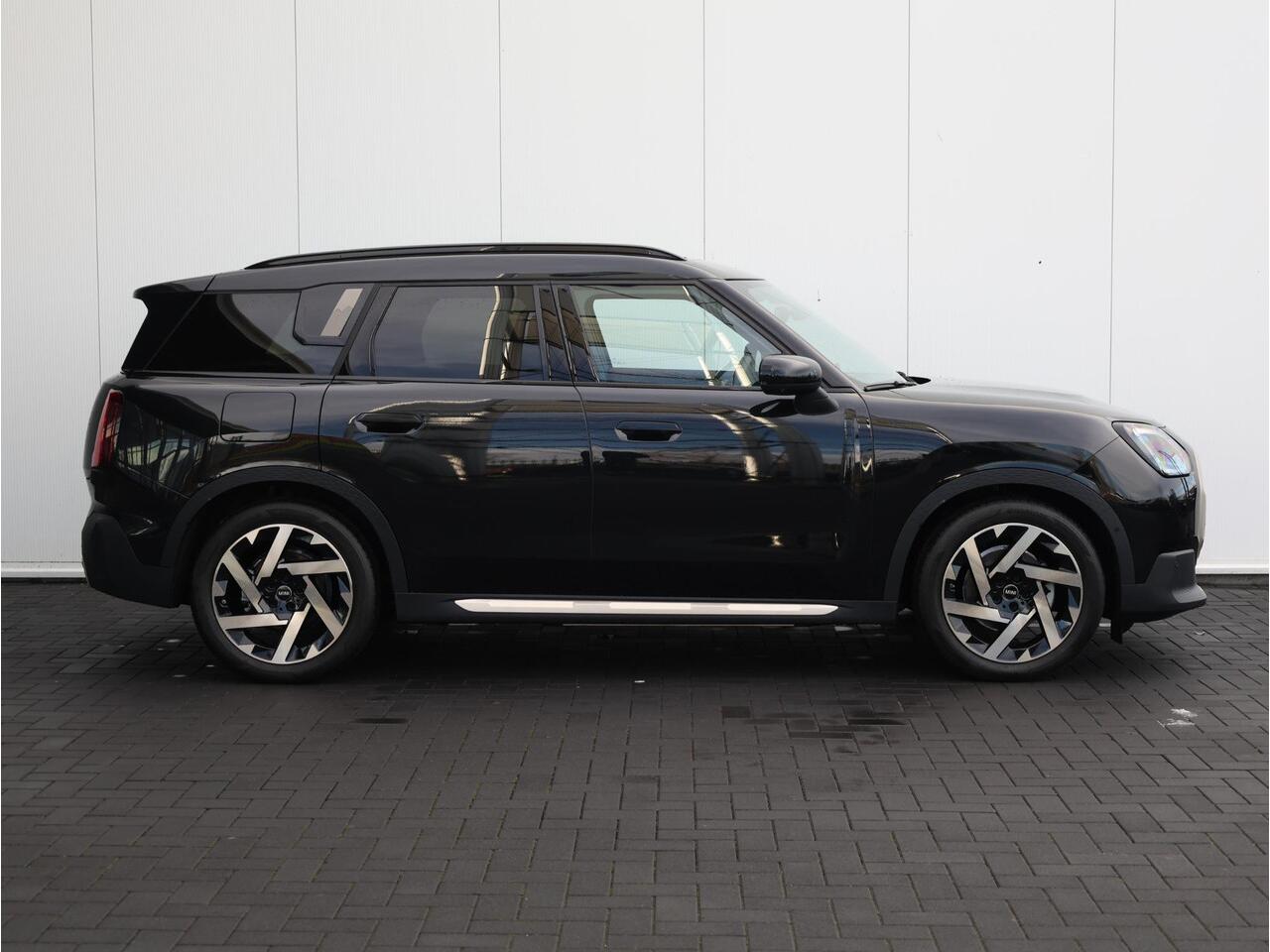 Mini COUNTRYMAN Mini E John Cooper Works L 66.5 kWh Stuurwiel verwarmd/ Comfort Access/ Panoramadak/ Driving Assistant Plus/ Harman-Kardon/ Head-Up/ Stoelverwarming
