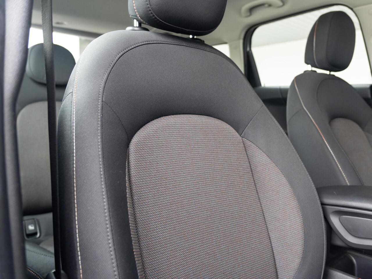 Mini COUNTRYMAN Cooper Aut. Navigatie Plus pakket + Stoelverwarming + Trekhaak