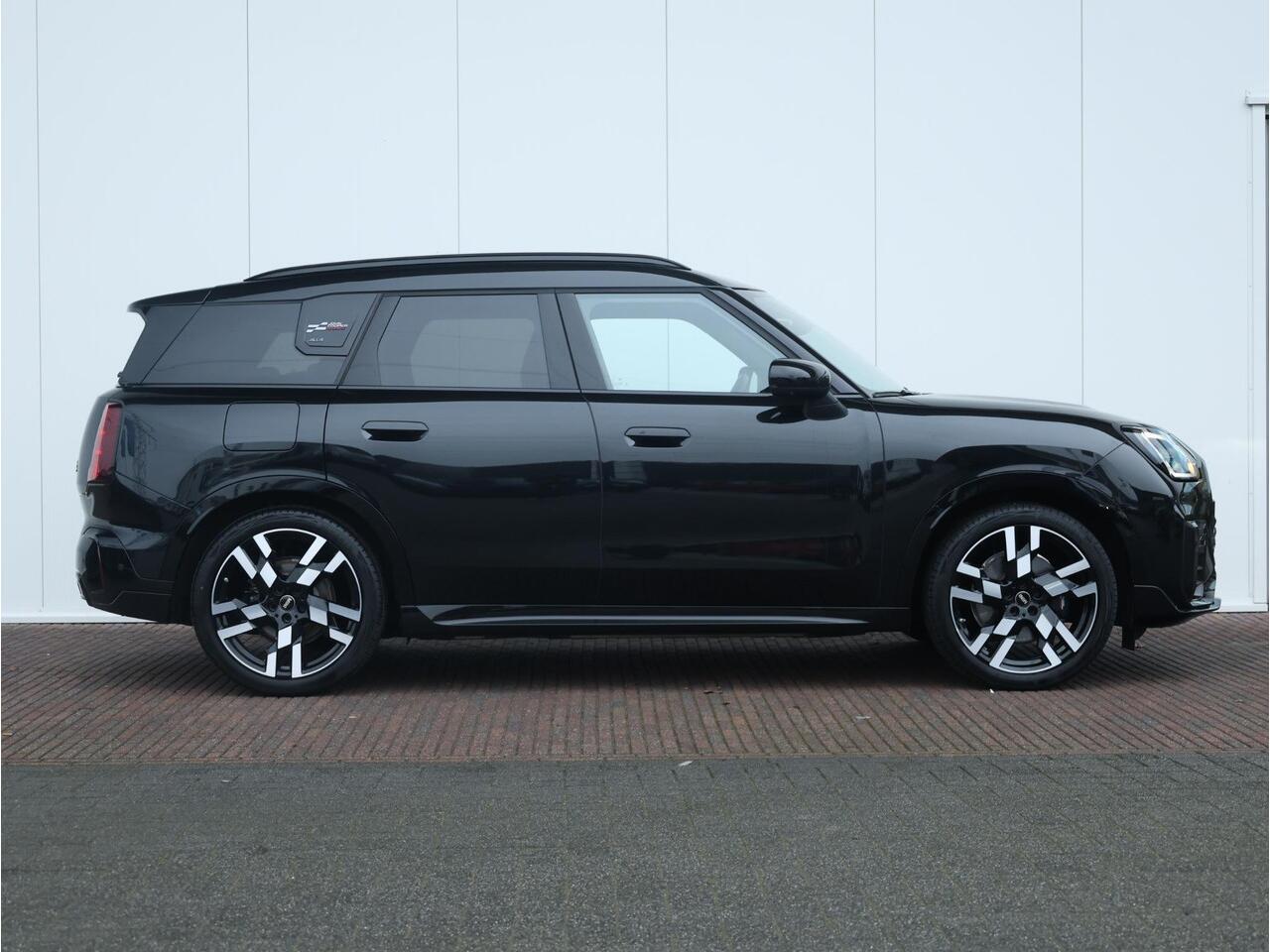 Mini COUNTRYMAN Mini SE ALL4 John Cooper Works XL 66.5 kWh Verwarmd Stuurwiel/ Trekhaak/ Panoramadak/ Driving Assistant Professional/ Harman-Kardon/ Head-Up