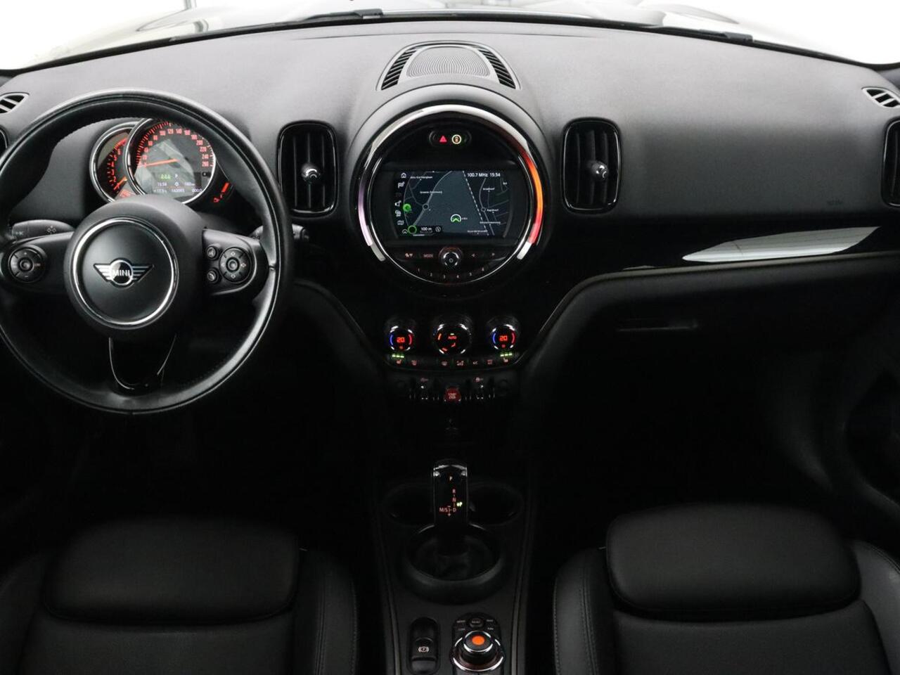 Mini COUNTRYMAN 1.5 One Business Edition | Leder | Stoelverwarming | Carplay | Navigatie | Full LED | Keyless | Parkeerhulp | Climate control | Cruise control
