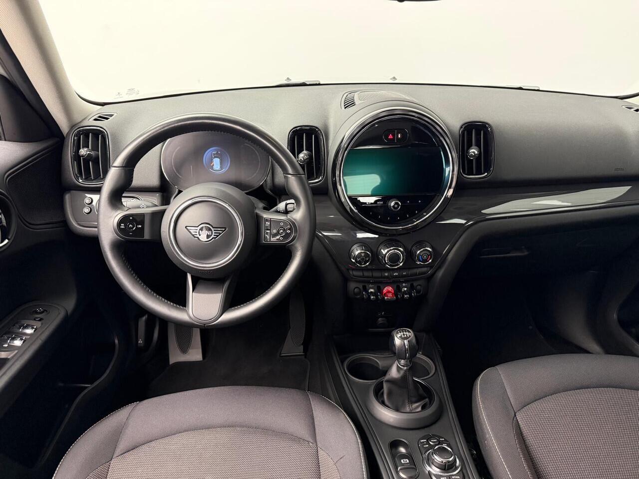 Mini COUNTRYMAN One / Trekhaak / Cruise control / LED / Navigatie / Isofix / Alu wielen 18 inch JCW