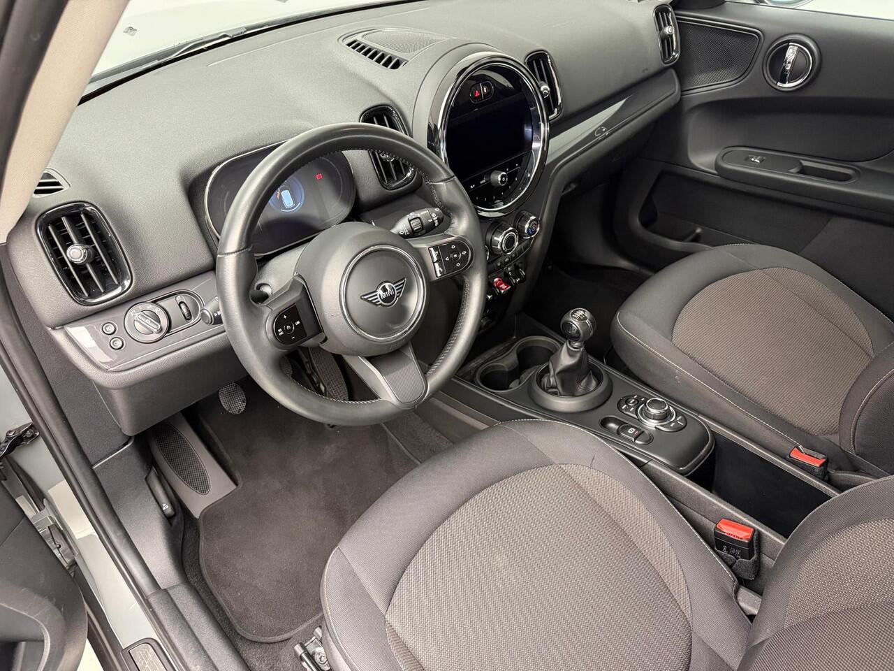 Mini COUNTRYMAN One Trekhaak / Cruise control / LED / Navigatie / Isofix / Alu wielen 18 inch JCW