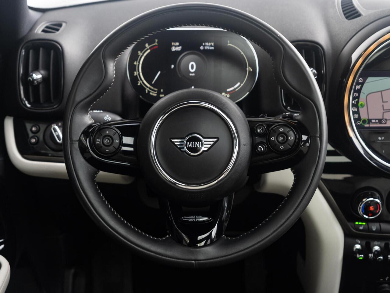 Mini COUNTRYMAN Cooper Aut. Chili + Serious Business + Chester leder + Glazen Panoramadak